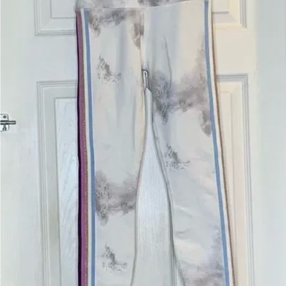 NWT Spiritual Gangster White and Gray Leggings intent medium - Picture 12 of 14